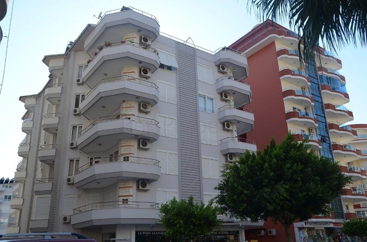 شقة بنتهاوس فاخرة مفروشة في وسط شارع بربروس من منطقة محمودلار – ألانيا