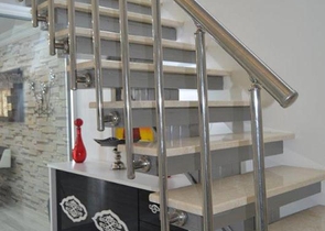 شقة بنتهاوس فاخرة مفروشة في وسط شارع بربروس من منطقة محمودلار – ألانيا