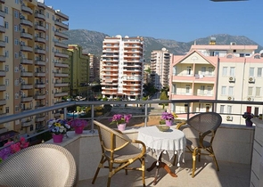 شقة بنتهاوس فاخرة مفروشة في وسط شارع بربروس من منطقة محمودلار – ألانيا