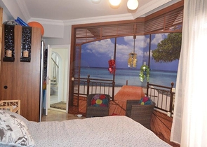 شقة بنتهاوس فاخرة مفروشة في وسط شارع بربروس من منطقة محمودلار – ألانيا