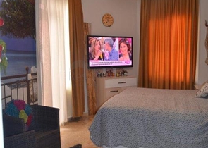 شقة بنتهاوس فاخرة مفروشة في وسط شارع بربروس من منطقة محمودلار – ألانيا