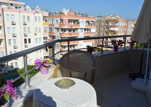 شقة بنتهاوس فاخرة مفروشة في وسط شارع بربروس من منطقة محمودلار – ألانيا