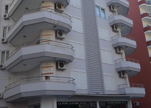 شقة بنتهاوس فاخرة مفروشة في وسط شارع بربروس من منطقة محمودلار – ألانيا