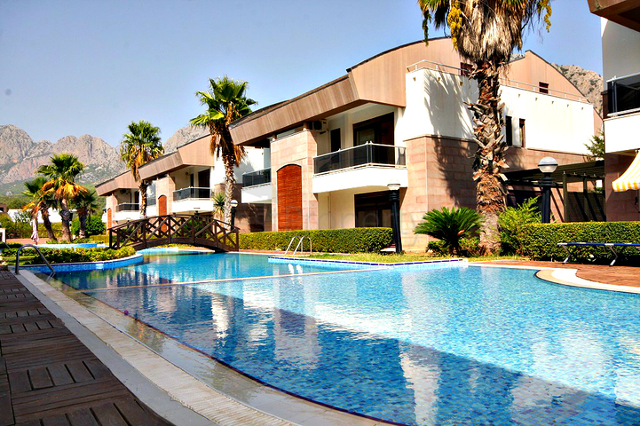 فيلات بمساحات واسعة في انطاليا 