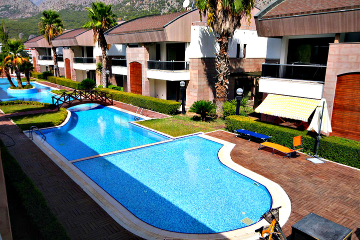 فيلات بمساحات واسعة في انطاليا 