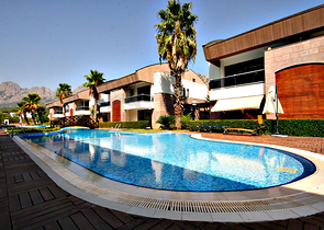 فيلات بمساحات واسعة في انطاليا 