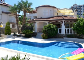 فيلا باطلالة رائعة ماهموت لار الانيا