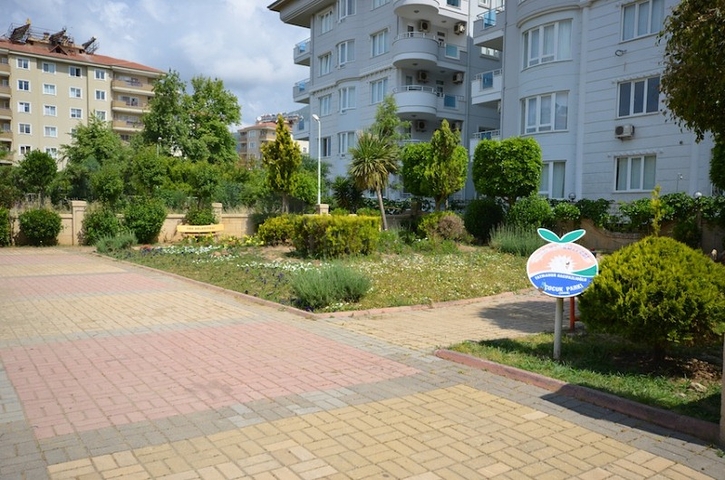 شقة بمساحة واسعة مؤثثة بالكامل في مركز منطقة أوبا – ألانيا