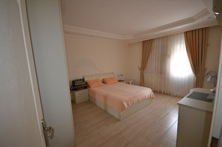 شقة بمساحة واسعة مؤثثة بالكامل في مركز منطقة أوبا – ألانيا