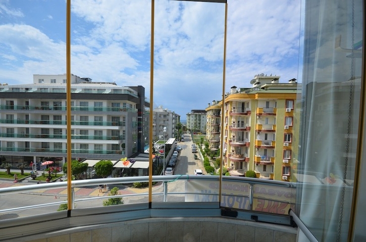 شقة بمساحة واسعة مؤثثة بالكامل في مركز منطقة أوبا – ألانيا