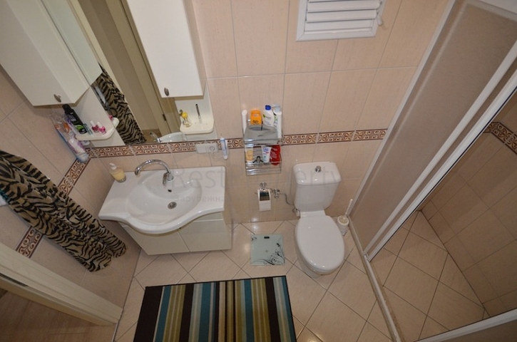 شقة بمساحة واسعة مؤثثة بالكامل في مركز منطقة أوبا – ألانيا