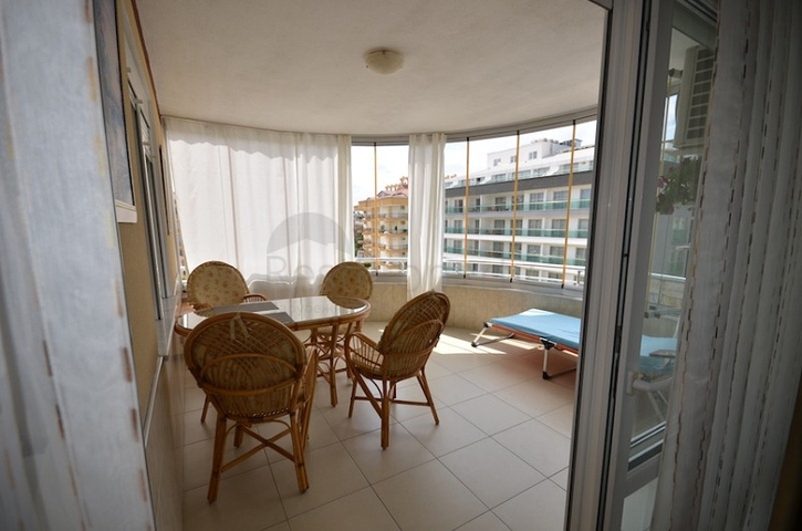 شقة بمساحة واسعة مؤثثة بالكامل في مركز منطقة أوبا – ألانيا