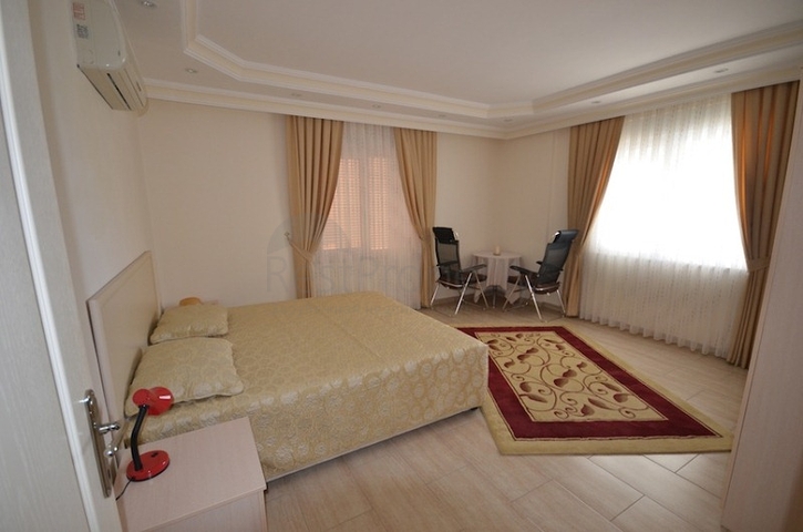 شقة بمساحة واسعة مؤثثة بالكامل في مركز منطقة أوبا – ألانيا