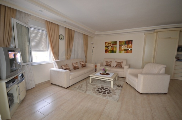 شقة بمساحة واسعة مؤثثة بالكامل في مركز منطقة أوبا – ألانيا