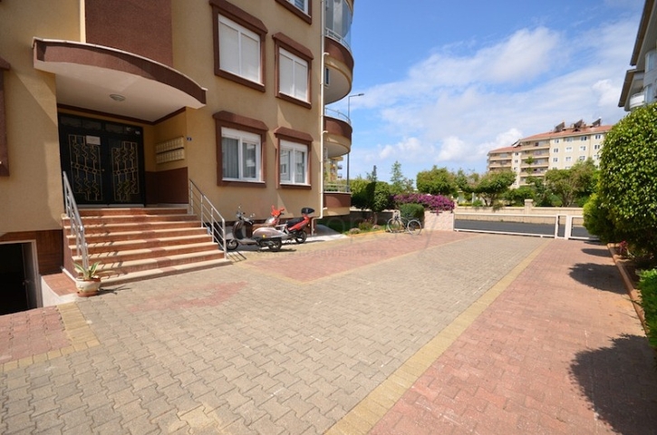 شقة بمساحة واسعة مؤثثة بالكامل في مركز منطقة أوبا – ألانيا