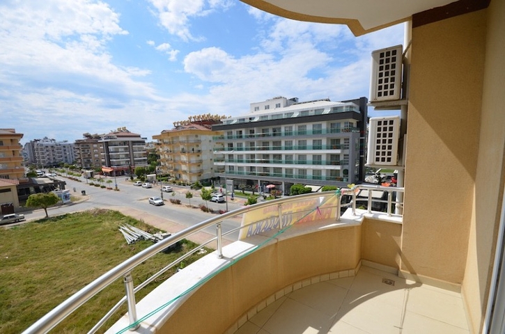 شقة بمساحة واسعة مؤثثة بالكامل في مركز منطقة أوبا – ألانيا