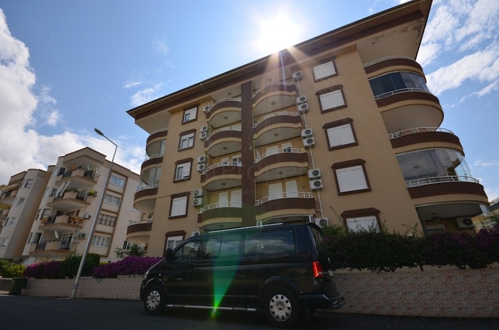 شقة بمساحة واسعة مؤثثة بالكامل في مركز منطقة أوبا – ألانيا