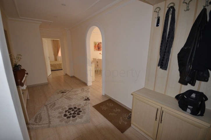 شقة بمساحة واسعة مؤثثة بالكامل في مركز منطقة أوبا – ألانيا