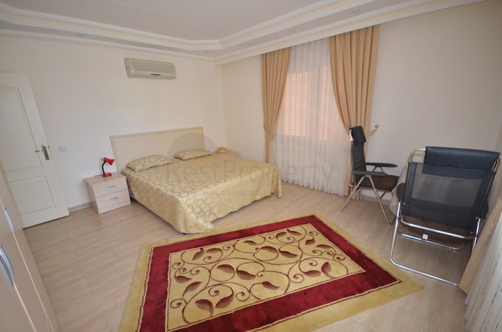 شقة بمساحة واسعة مؤثثة بالكامل في مركز منطقة أوبا – ألانيا