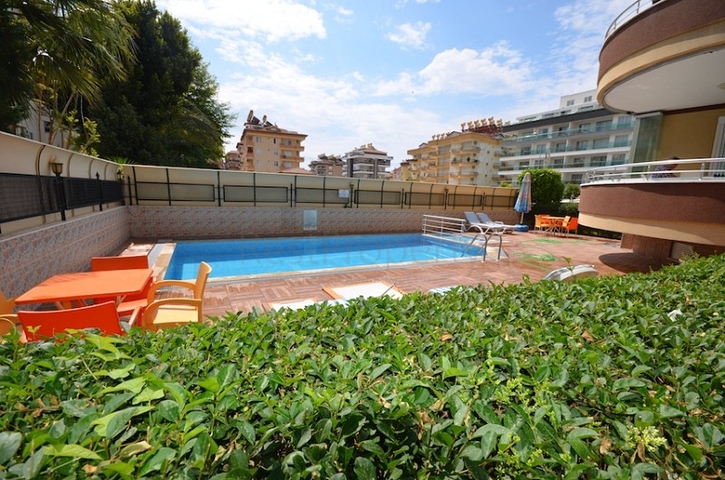 شقة بمساحة واسعة مؤثثة بالكامل في مركز منطقة أوبا – ألانيا