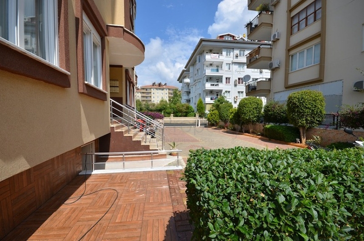 شقة بمساحة واسعة مؤثثة بالكامل في مركز منطقة أوبا – ألانيا