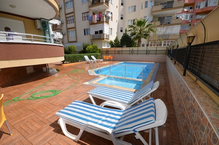 شقة بمساحة واسعة مؤثثة بالكامل في مركز منطقة أوبا – ألانيا