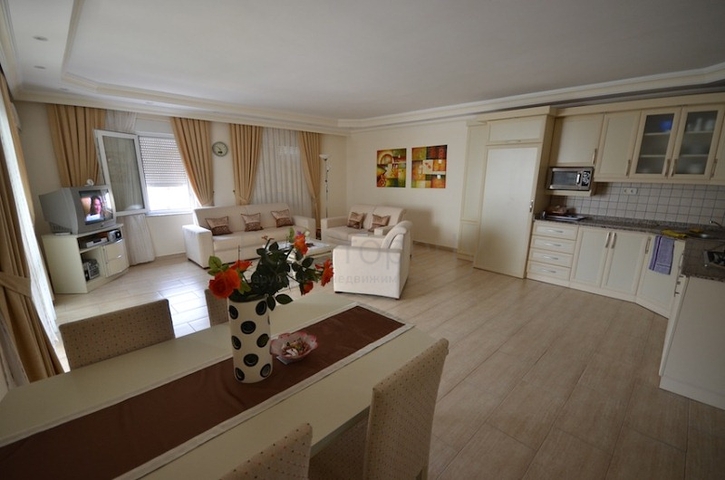 شقة بمساحة واسعة مؤثثة بالكامل في مركز منطقة أوبا – ألانيا