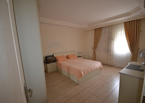 شقة بمساحة واسعة مؤثثة بالكامل في مركز منطقة أوبا – ألانيا