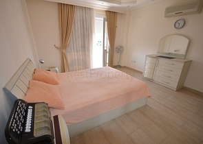 شقة بمساحة واسعة مؤثثة بالكامل في مركز منطقة أوبا – ألانيا