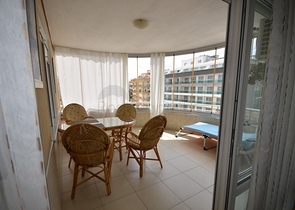 شقة بمساحة واسعة مؤثثة بالكامل في مركز منطقة أوبا – ألانيا