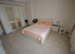 شقة بمساحة واسعة مؤثثة بالكامل في مركز منطقة أوبا – ألانيا