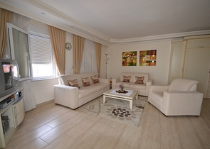 شقة بمساحة واسعة مؤثثة بالكامل في مركز منطقة أوبا – ألانيا