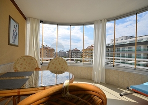 شقة بمساحة واسعة مؤثثة بالكامل في مركز منطقة أوبا – ألانيا