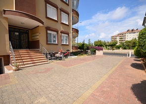 شقة بمساحة واسعة مؤثثة بالكامل في مركز منطقة أوبا – ألانيا