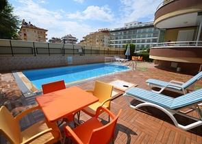 شقة بمساحة واسعة مؤثثة بالكامل في مركز منطقة أوبا – ألانيا