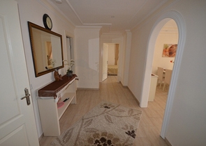 شقة بمساحة واسعة مؤثثة بالكامل في مركز منطقة أوبا – ألانيا