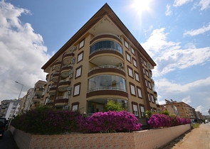 شقة بمساحة واسعة مؤثثة بالكامل في مركز منطقة أوبا – ألانيا