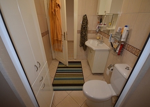 شقة بمساحة واسعة مؤثثة بالكامل في مركز منطقة أوبا – ألانيا