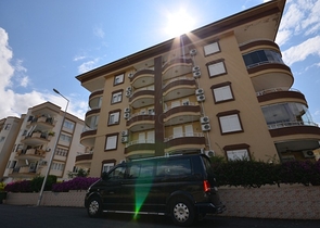 شقة بمساحة واسعة مؤثثة بالكامل في مركز منطقة أوبا – ألانيا