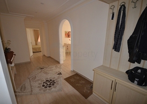 شقة بمساحة واسعة مؤثثة بالكامل في مركز منطقة أوبا – ألانيا