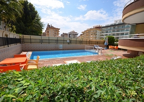 شقة بمساحة واسعة مؤثثة بالكامل في مركز منطقة أوبا – ألانيا