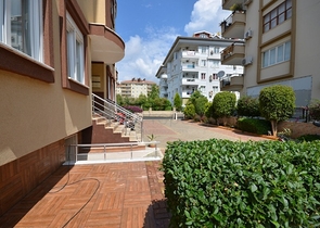 شقة بمساحة واسعة مؤثثة بالكامل في مركز منطقة أوبا – ألانيا