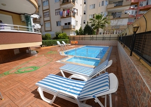 شقة بمساحة واسعة مؤثثة بالكامل في مركز منطقة أوبا – ألانيا