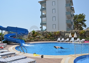 شقق عائلية ضمن مجمع سكني في افسلار / الانيا 