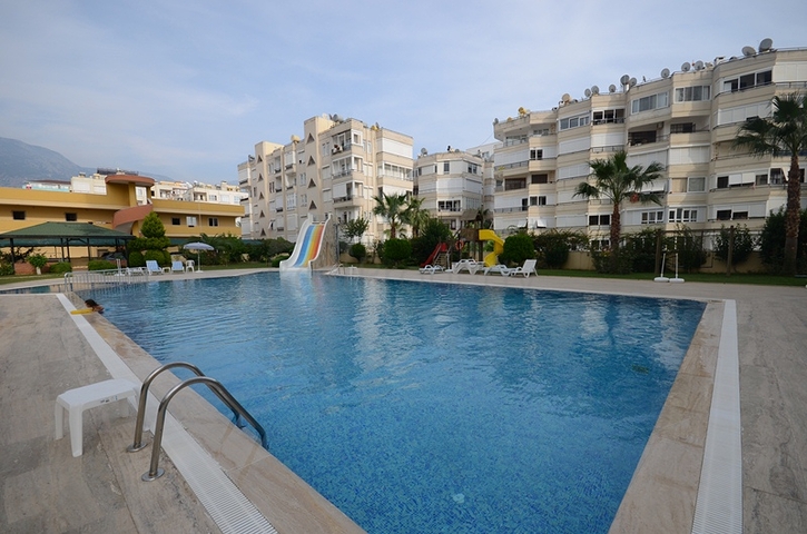 شقة واسعة بغرفتي نوم في محمود لار / الانيا