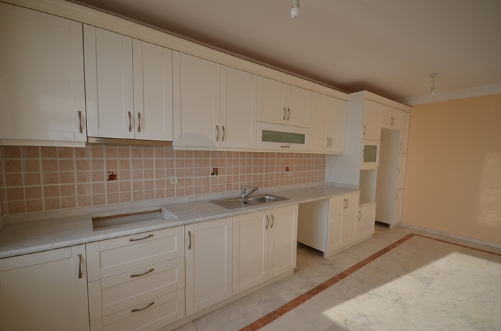 شقة واسعة بغرفتي نوم في محمود لار / الانيا