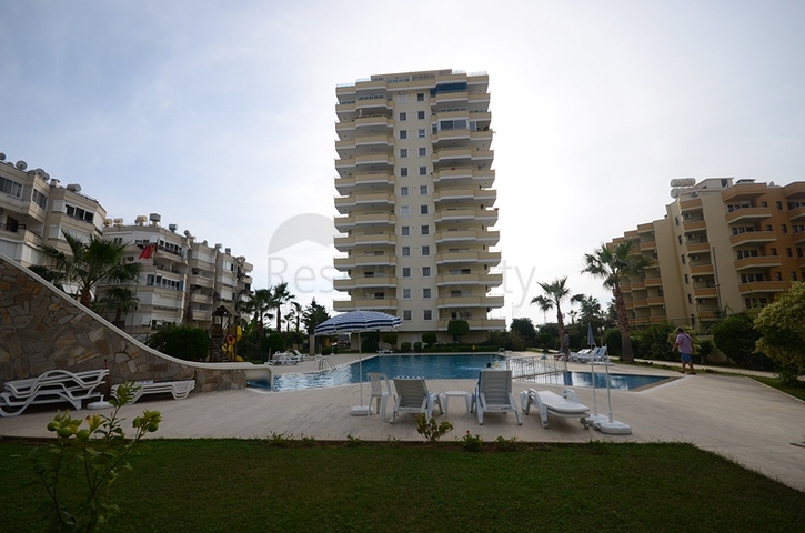 شقة واسعة بغرفتي نوم في محمود لار / الانيا