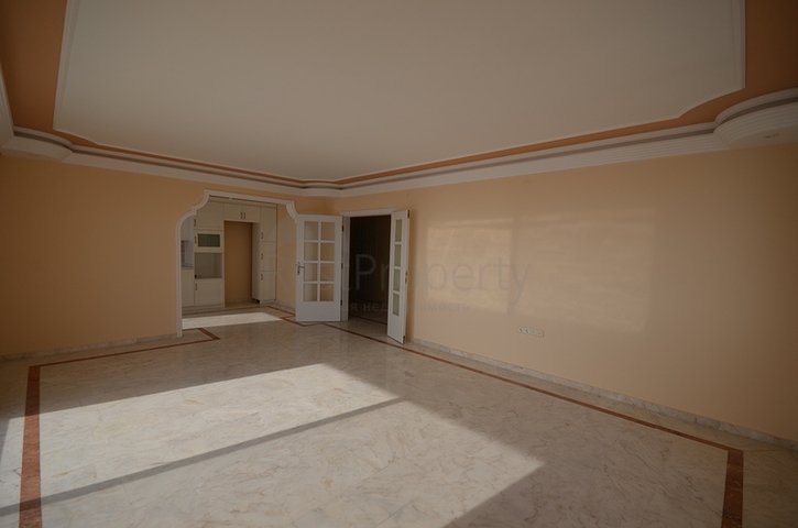 شقة واسعة بغرفتي نوم في محمود لار / الانيا