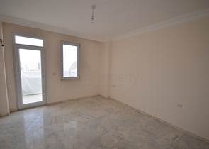 شقة واسعة بغرفتي نوم في محمود لار / الانيا