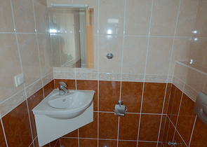 شقة واسعة بغرفتي نوم في محمود لار / الانيا